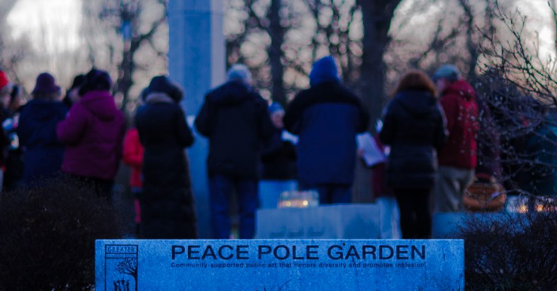 PeacePoleNewYearVigil-sculptorjoelselmeier-4718-fb2